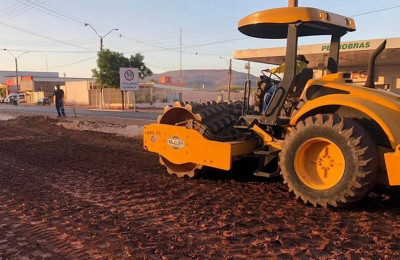 Elmano Férrer destaca andamento das obras de pavimentação de BR em Picos